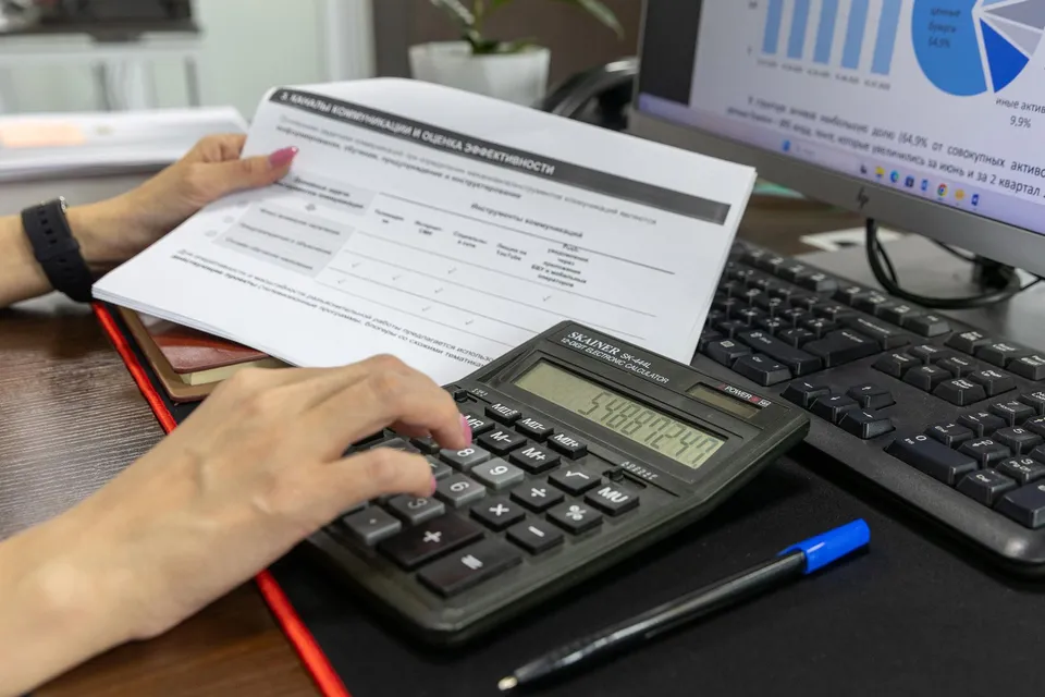 Vérification des montants et documents comptables, illustration