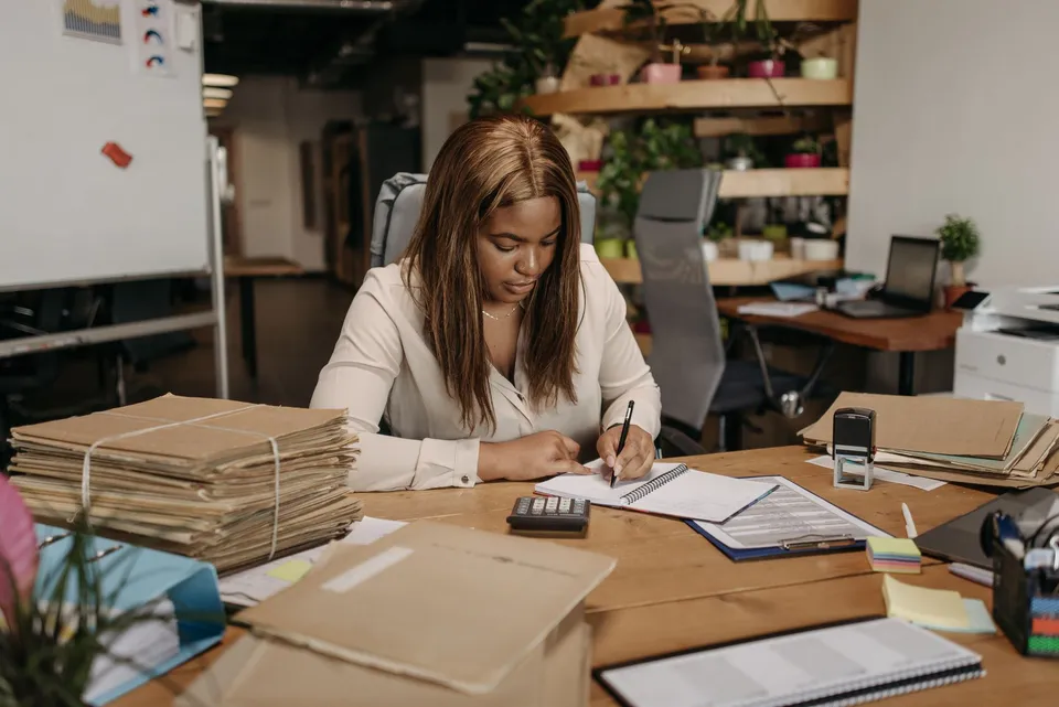 Professionnels et documents de travail, photographie d’illustration