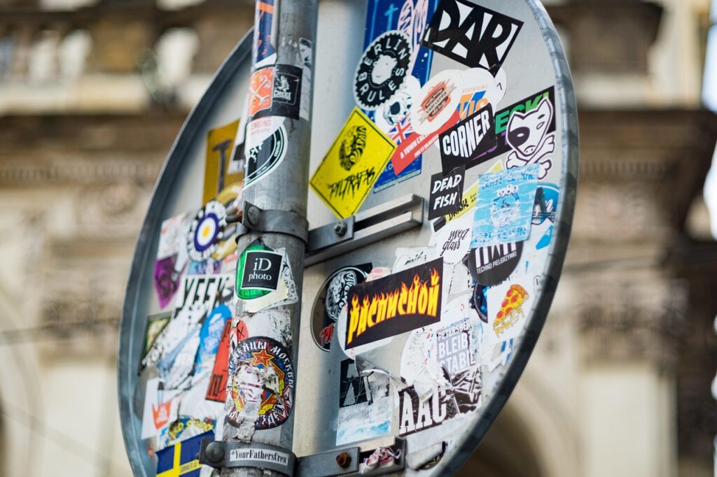 Stickers autocollants personnalisés : outil efficace pour booster votre communication